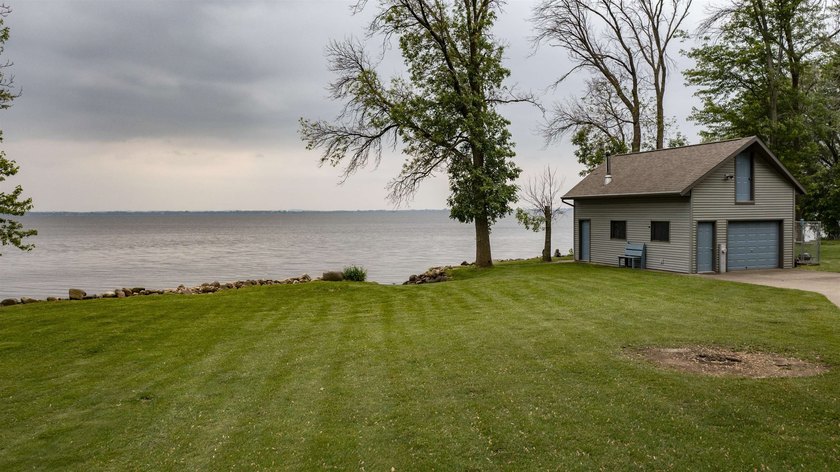Welcome to your dream lakefront home on Lake Poygan's Norwegian - photo 6