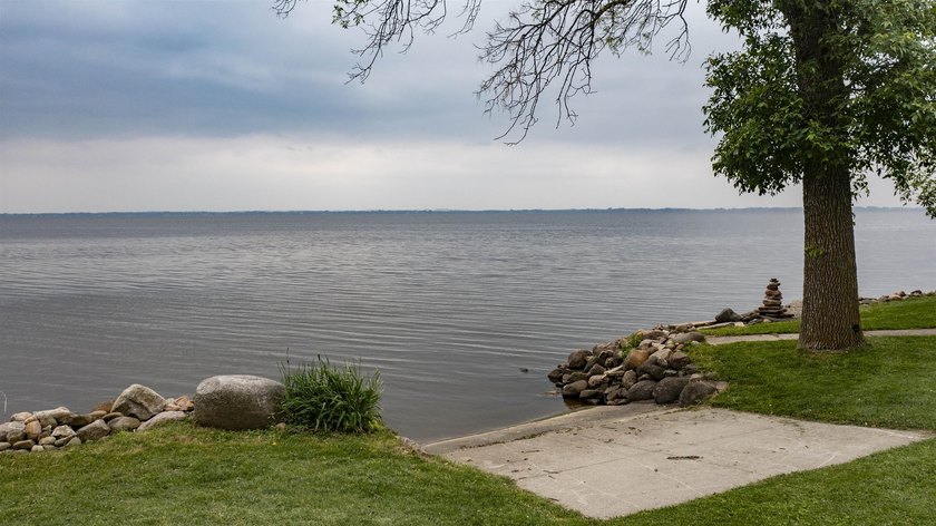 Welcome to your dream lakefront home on Lake Poygan's Norwegian - photo 10