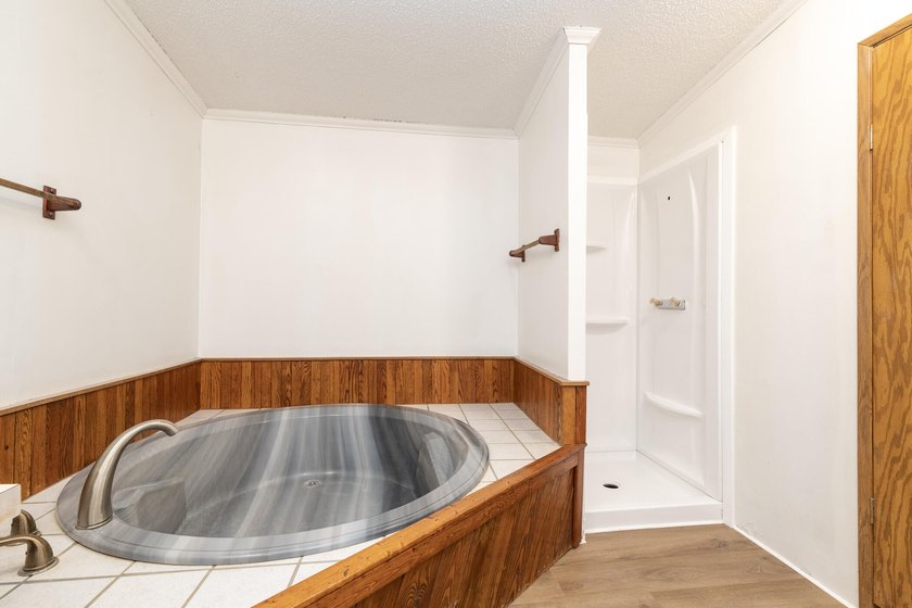 Welcome to this 3 bedroom, 2 bathroom home offering spacious - photo 15