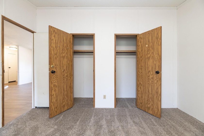 Welcome to this 3 bedroom, 2 bathroom home offering spacious - photo 17