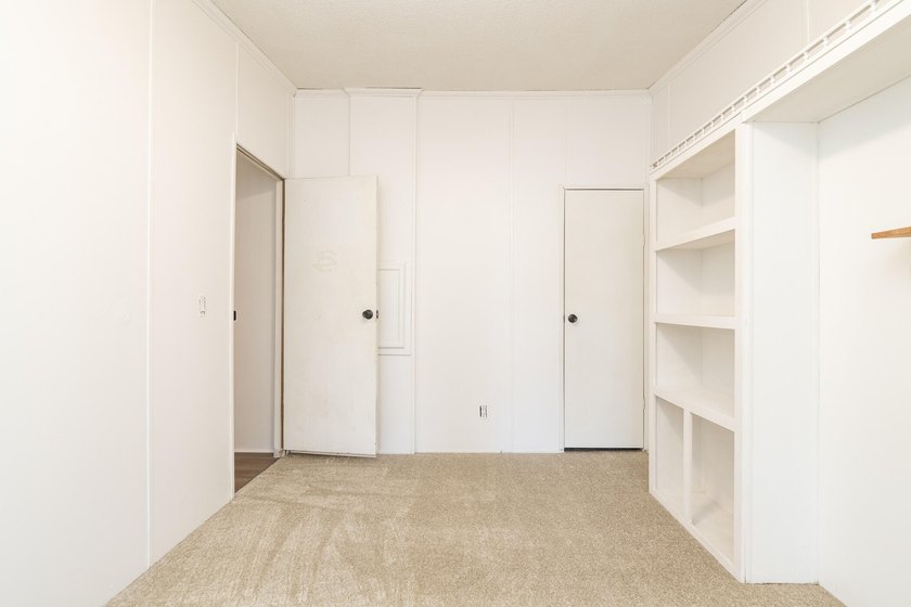 Welcome to this 3 bedroom, 2 bathroom home offering spacious - photo 20