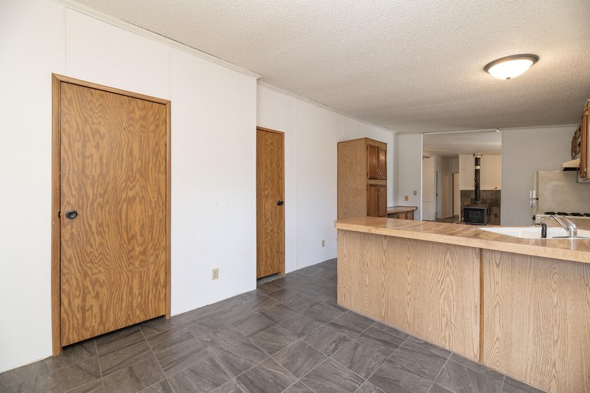 Welcome to this 3 bedroom, 2 bathroom home offering spacious - photo 29
