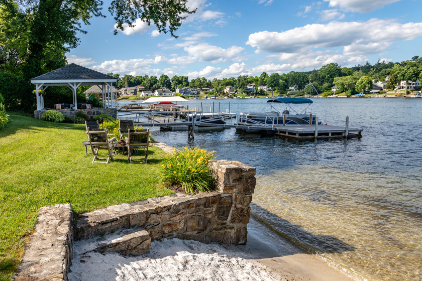 Exceptional, Move-in Ready Waterfront on Candlewood Lake - photo 29