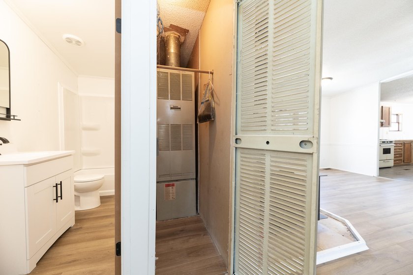 Welcome to this 3 bedroom, 2 bathroom home offering spacious - photo 38