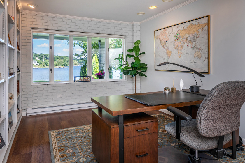 Exceptional, Move-in Ready Waterfront on Candlewood Lake - photo 25