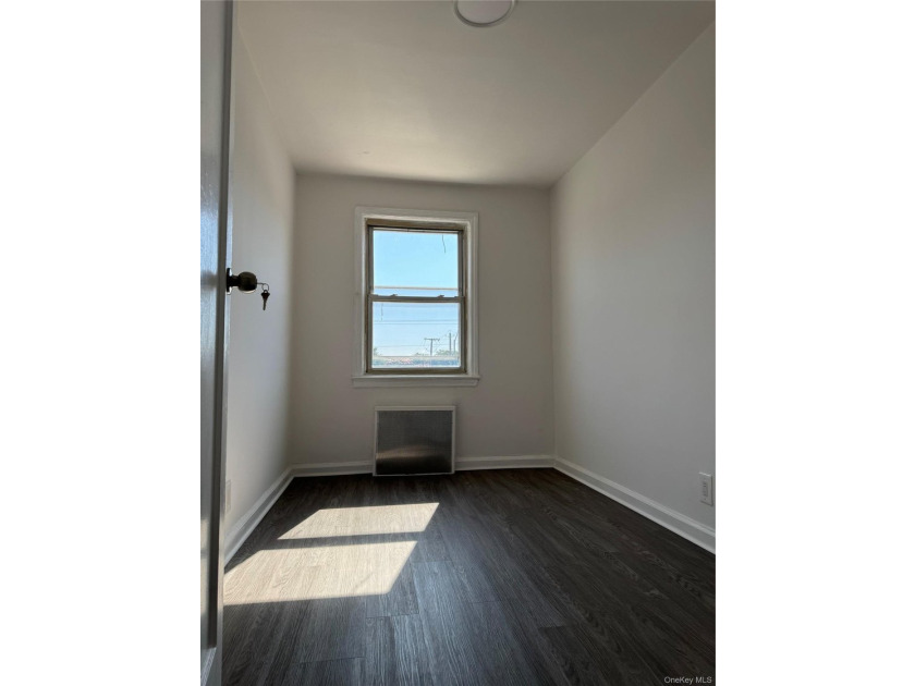 House for sale. Fully finished basement with separate entrance - photo 10