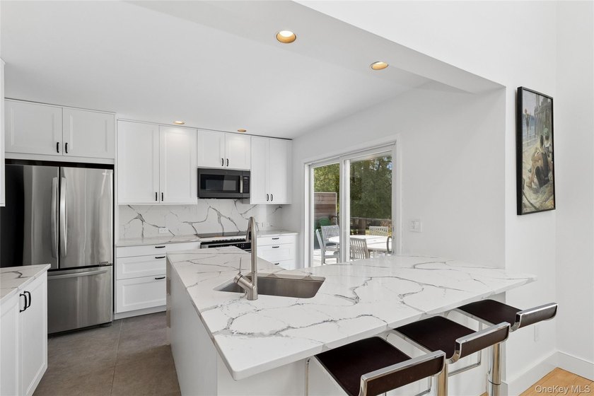 Turnkey Modern Retreat in East Hampton's Northwest Woods - photo 19