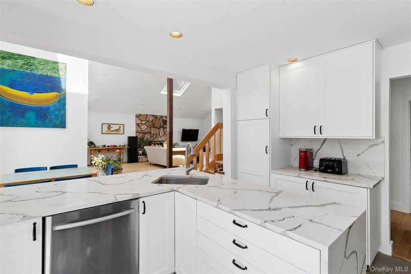 Turnkey Modern Retreat in East Hampton's Northwest Woods - photo 21