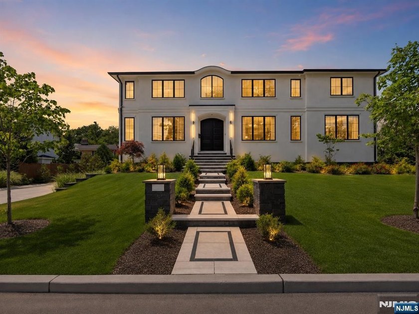 Welcome to 14 Allison Drive in Englewood Cliffs, a recently - photo 4