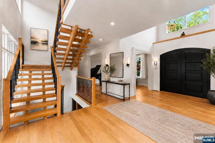 Welcome to 14 Allison Drive in Englewood Cliffs, a recently - photo 8