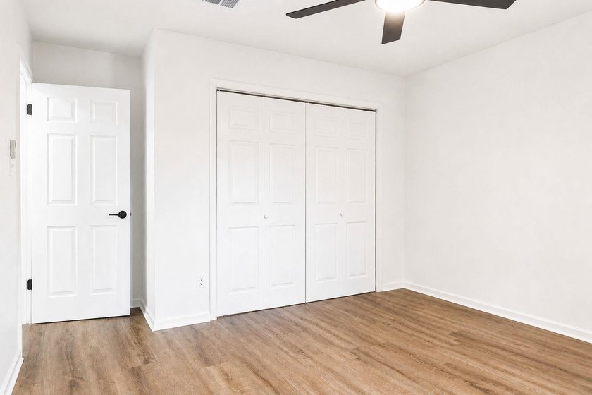 Welcome to this beautifully fully renovated, move-in-ready - photo 15