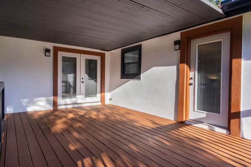 Welcome to this beautifully fully renovated, move-in-ready - photo 23