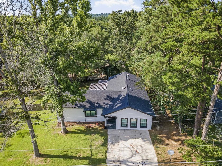 Welcome to this beautifully fully renovated, move-in-ready - photo 25