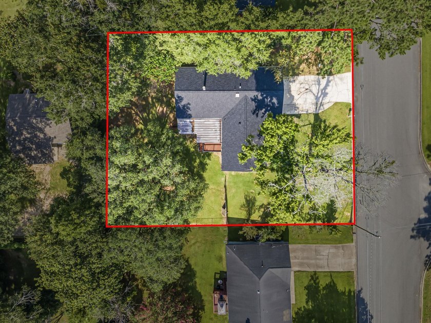 Welcome to this beautifully fully renovated, move-in-ready - photo 26