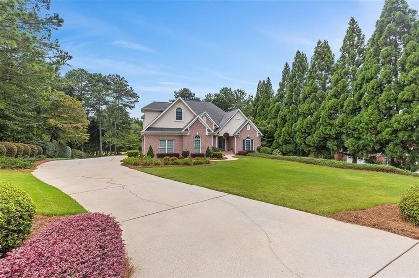 This exquisite four-sided blush brick estate is the epitome of - photo 4