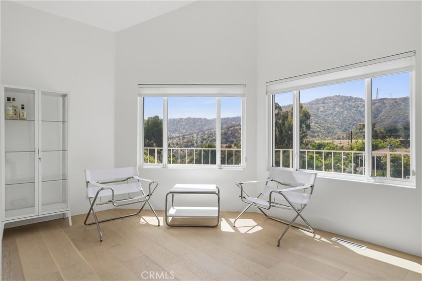Welcome to 411 Woodcliffe Road, a truly exceptional residence - photo 10