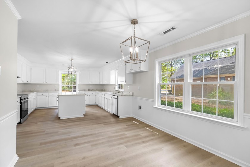 TOTALLY RENOVATED, ALL NEW KITCHEN, FRESH PAINT, NEW FLOORING - photo 12