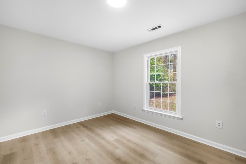 TOTALLY RENOVATED, ALL NEW KITCHEN, FRESH PAINT, NEW FLOORING - photo 32