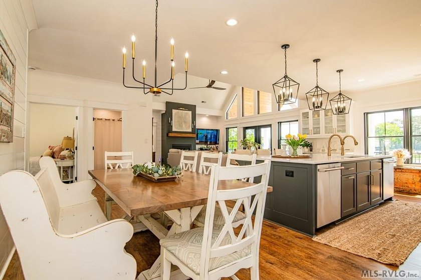 Luxury Lakefront Custom Home with dual living spaces Beautiful - photo 33