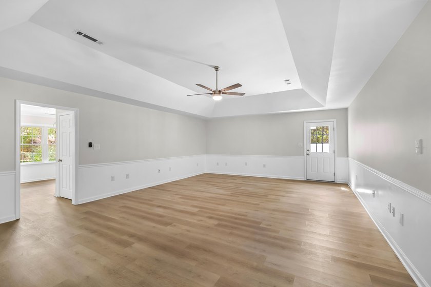 TOTALLY RENOVATED, ALL NEW KITCHEN, FRESH PAINT, NEW FLOORING - photo 34