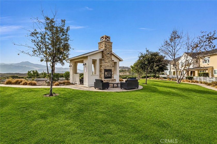 Welcome to 189 Patria, a beautifully appointed end-unit townhome - photo 33