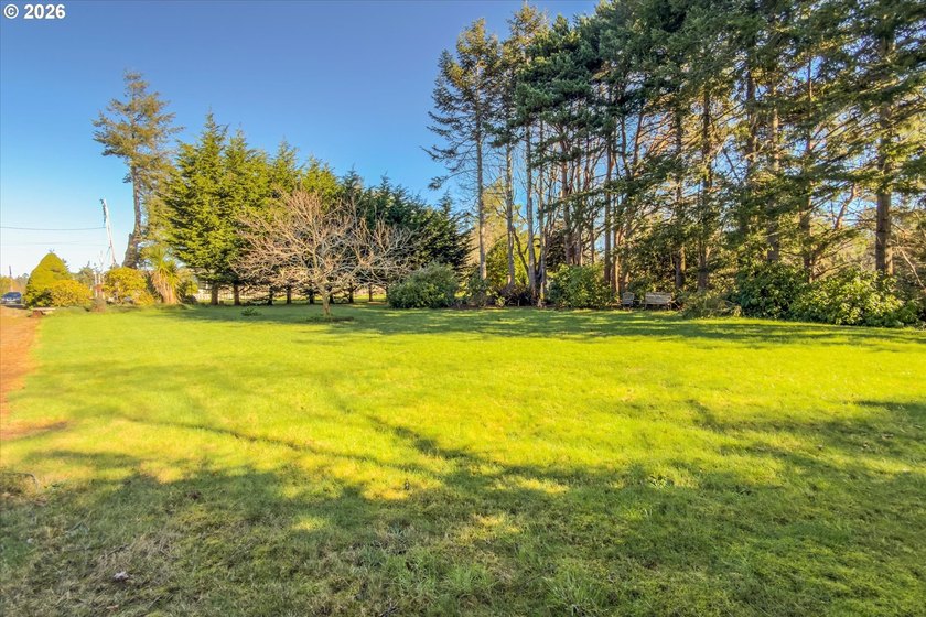 GORGEOUS HUGE .34 ACRE PARK LIKE BANDON BUILDING LOT AVAILABLE! - photo 6