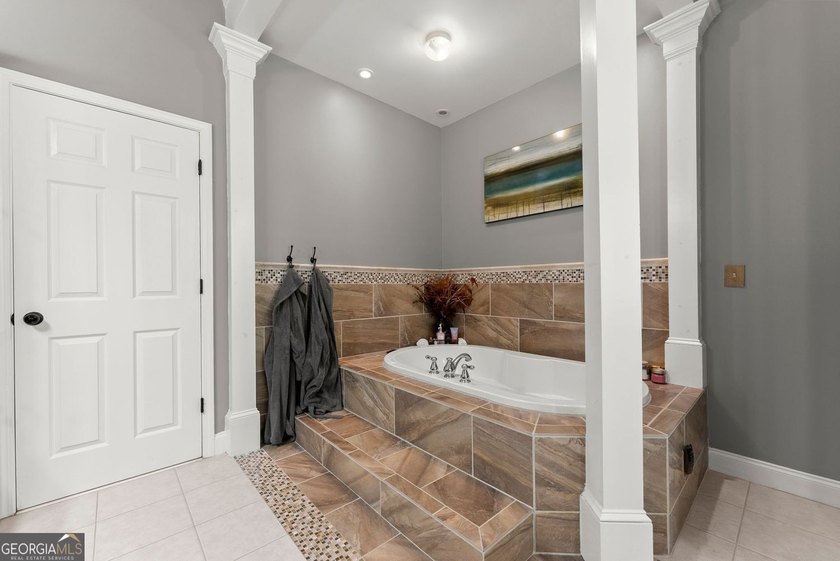 Beautiful home located in Dawsonville offering a prime location - photo 26