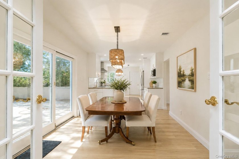 Welcome home to this beautifully renovated, move-in-ready - photo 7