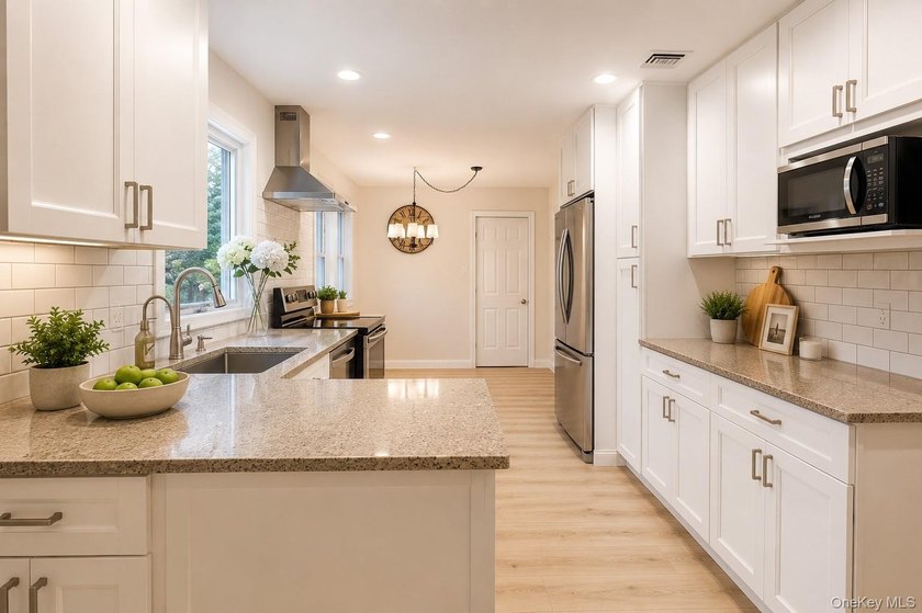 Welcome home to this beautifully renovated, move-in-ready - photo 8