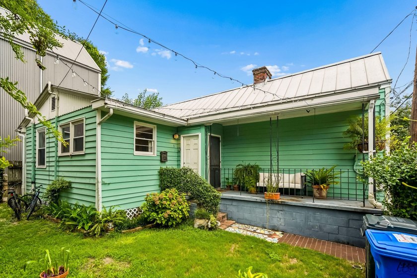 Charming 2 bedroom, 1 bath cottage on a quiet one way street - photo 3