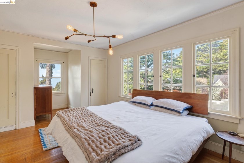 Enjoy dramatic sunsets from this special Berkeley Hills home - photo 11