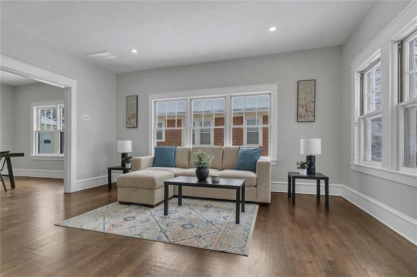 Stunning newly renovated home located in the heart of Newport - photo 11