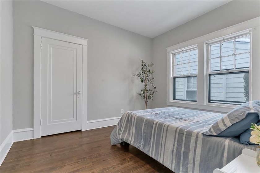 Stunning newly renovated home located in the heart of Newport - photo 13