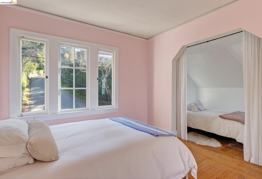 Enjoy dramatic sunsets from this special Berkeley Hills home - photo 14