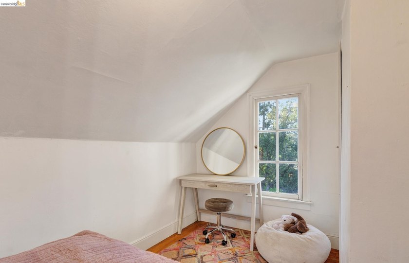 Enjoy dramatic sunsets from this special Berkeley Hills home - photo 16