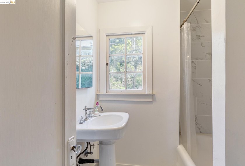 Enjoy dramatic sunsets from this special Berkeley Hills home - photo 19