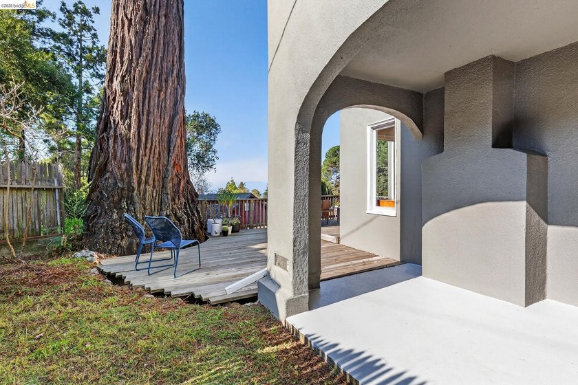 Enjoy dramatic sunsets from this special Berkeley Hills home - photo 21