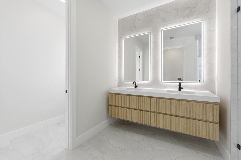 Introducing a newly built 3-bedroom, 3.5-bath luxury townhome in - photo 24