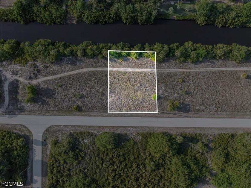 Build your dream home on this beautiful waterfront vacant lot! - photo 5