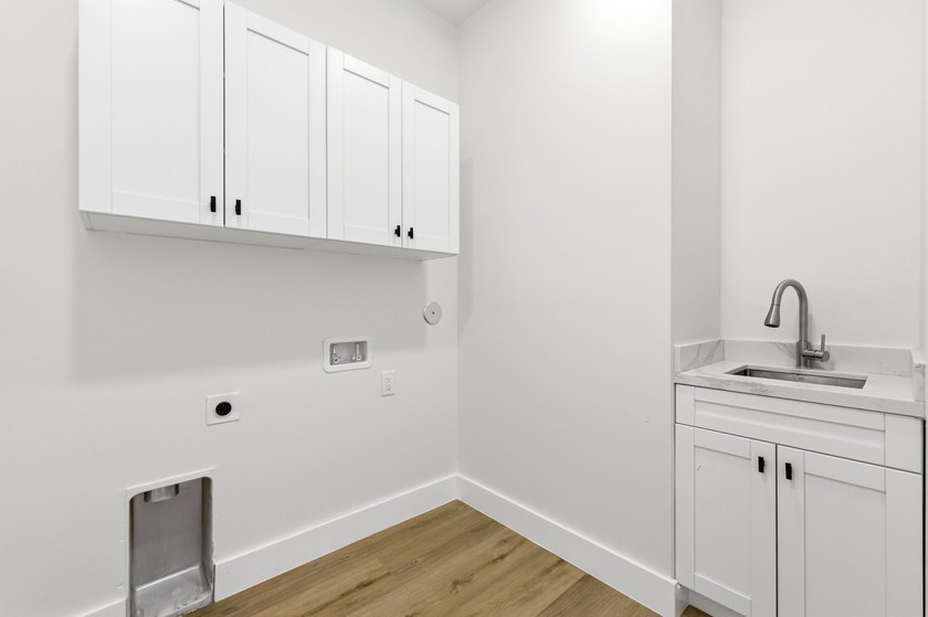 Introducing a newly built 3-bedroom, 3.5-bath luxury townhome in - photo 31