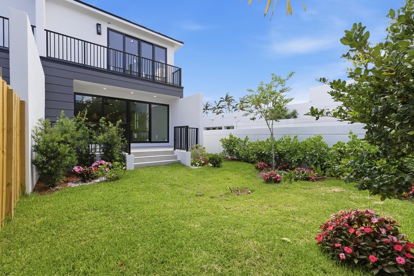 Introducing a newly built 3-bedroom, 3.5-bath luxury townhome in - photo 33