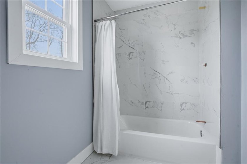 Stunning fully remodeled 2-family home in Middletown, offering - photo 12