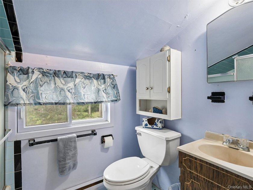 New to the market is 20 Cherry Lane in Huntington, an expansive - photo 14