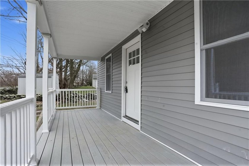 Stunning fully remodeled 2-family home in Middletown, offering - photo 15