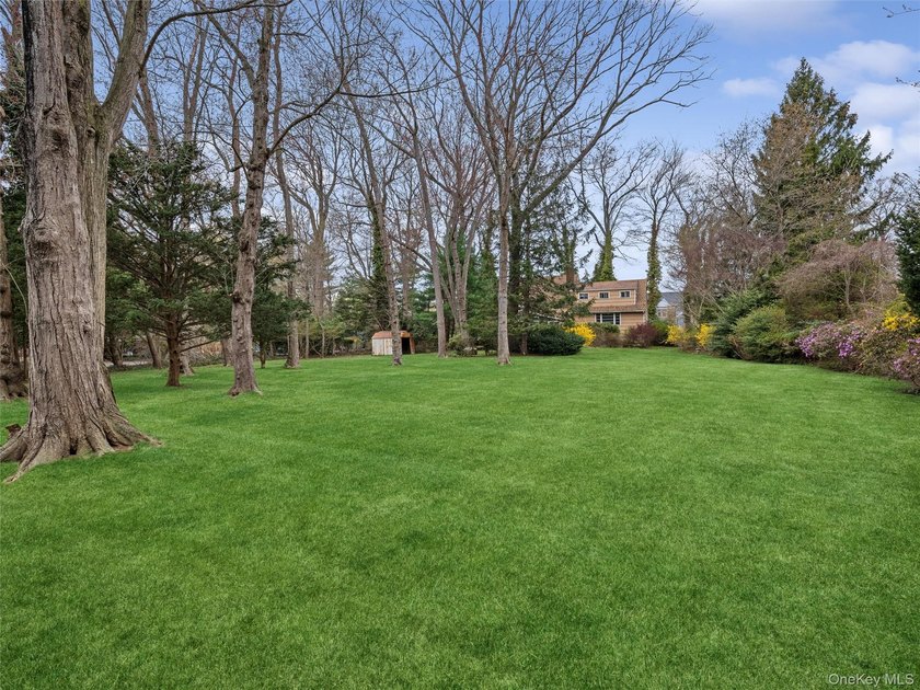 New to the market is 20 Cherry Lane in Huntington, an expansive - photo 20