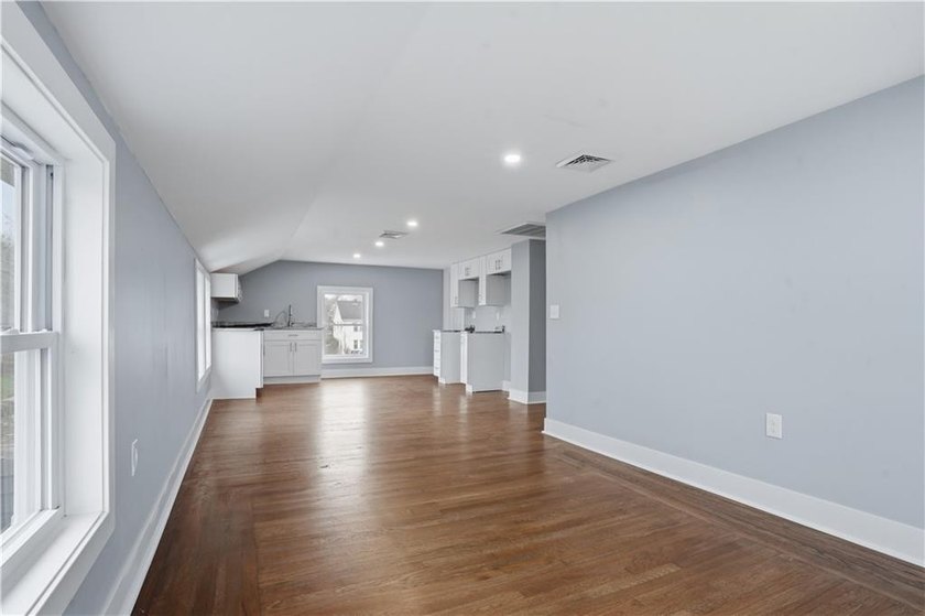 Stunning fully remodeled 2-family home in Middletown, offering - photo 20