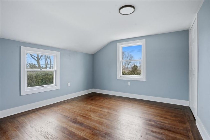 Stunning fully remodeled 2-family home in Middletown, offering - photo 28