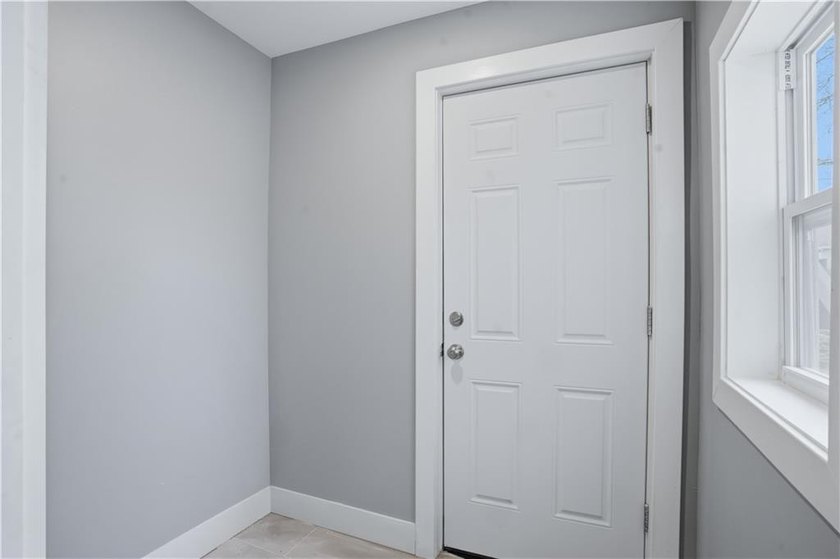Stunning fully remodeled 2-family home in Middletown, offering - photo 30