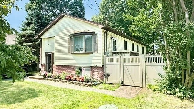 Lovely And Well-Maintained Raised Ranch Set on 67 x 161 Property - photo 2
