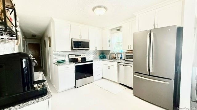 Lovely And Well-Maintained Raised Ranch Set on 67 x 161 Property - photo 3